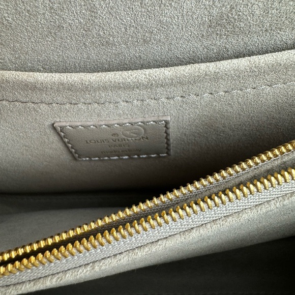 Louis Vuitton Beige Quilted Leather Bag - Picture 5 of 10